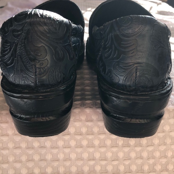 b.ø.c. Peggy Slip-On Embossed Clog - Picture 7 of 12